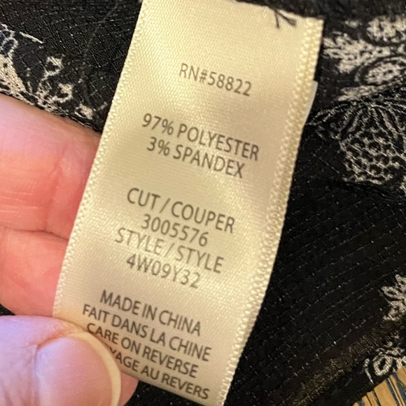 MAX STUDIO LONDON – Black Floral Blouse (1X) - Picture 9 of 11